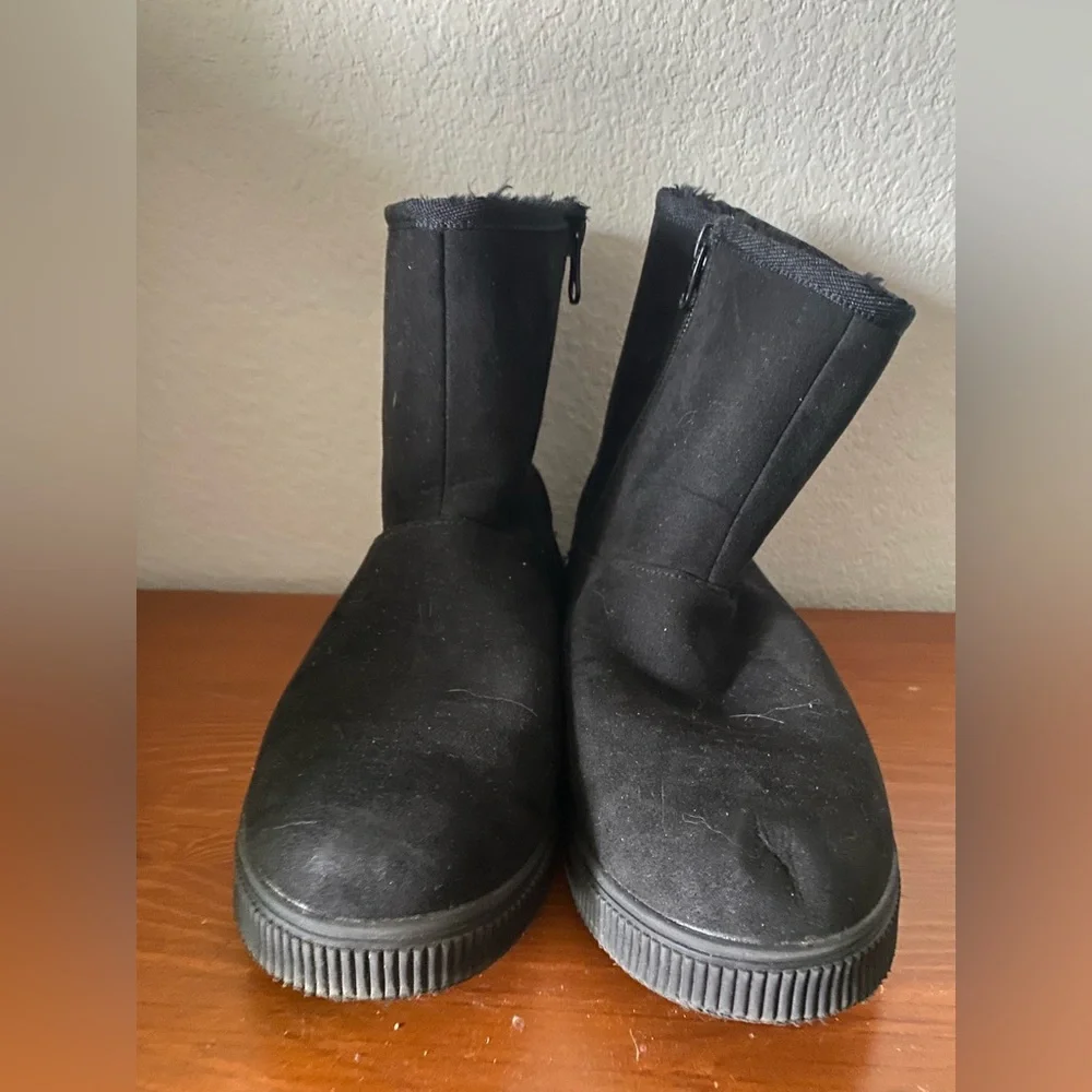 Cat & Jack - Kid’s fuzzy Black Ankle Boots - EUC - size 1